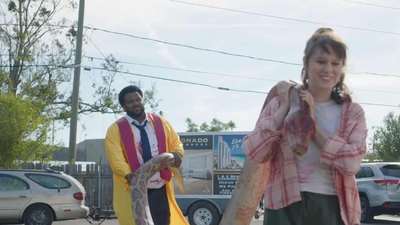 Клаудия О’Доэрти и Крэйг Робинсон в фильме «Убить его»