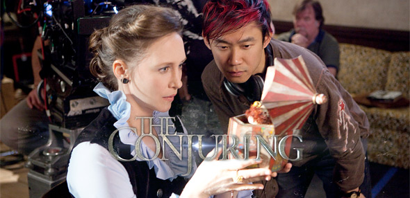 Вера Фармига и Джеймс Ван на съемках «Заклятия»