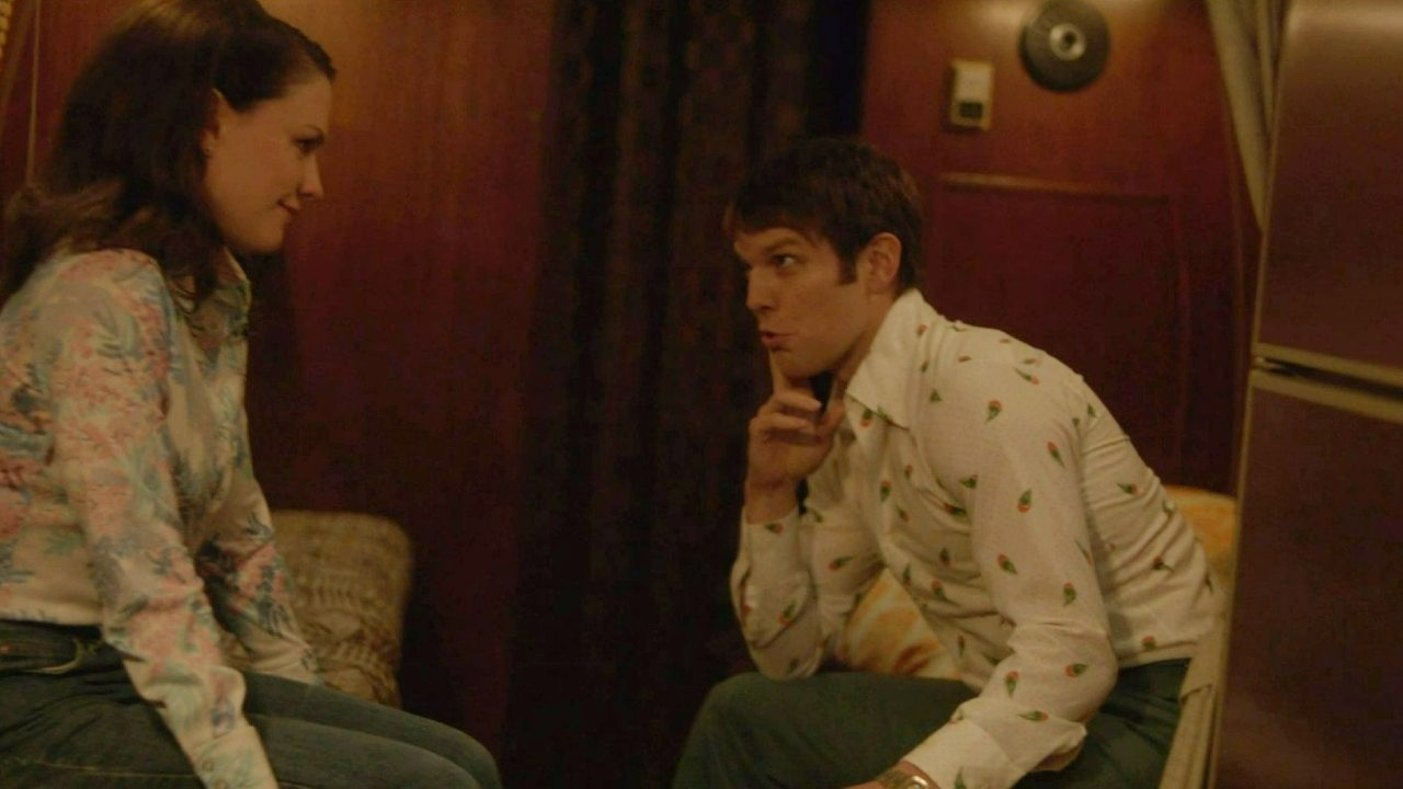 Джейк Лейси и Анна Пакуин в фильме «Друг семьи»