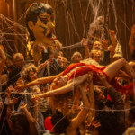 Посмотрите, как художник-постановщик «Вавилона» Флоренсия Мартин воссоздала старый Голливуд в пустыне (эксклюзивное видео)