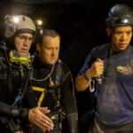 Почему звездам «Тринадцати жизней» Колину Фарреллу и Вигго Мортенсену пришлось держать камеру, чтобы снять себя под водой