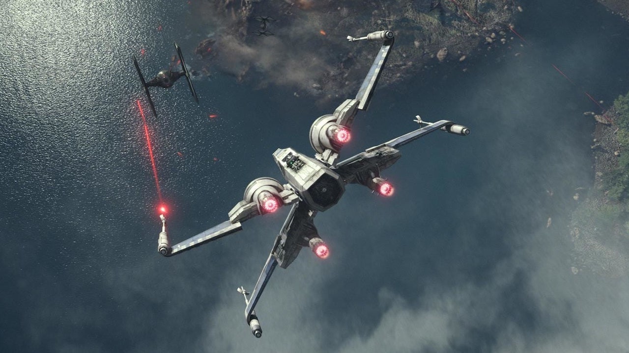 X-Wing стреляет в TIE Fighter в «Звездных войнах: Пробуждение силы»