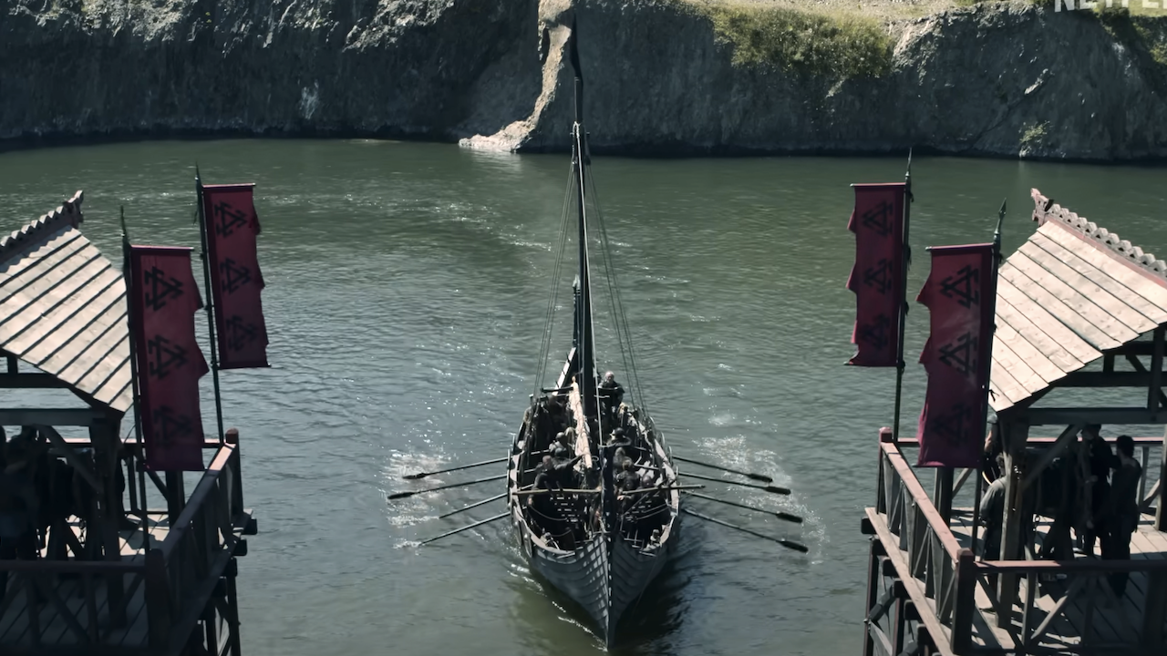 корабль викингов на викингах: вальхалла