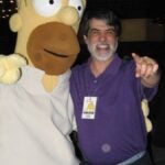 Крис Ледесма, музыкальный редактор «Симпсонов» более 30 лет, умер в возрасте 64 лет
