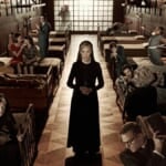 Семья водителя, который умер от COVID-19 после работы на съемочной площадке, подала в суд на продюсерские компании «Американской истории ужасов»