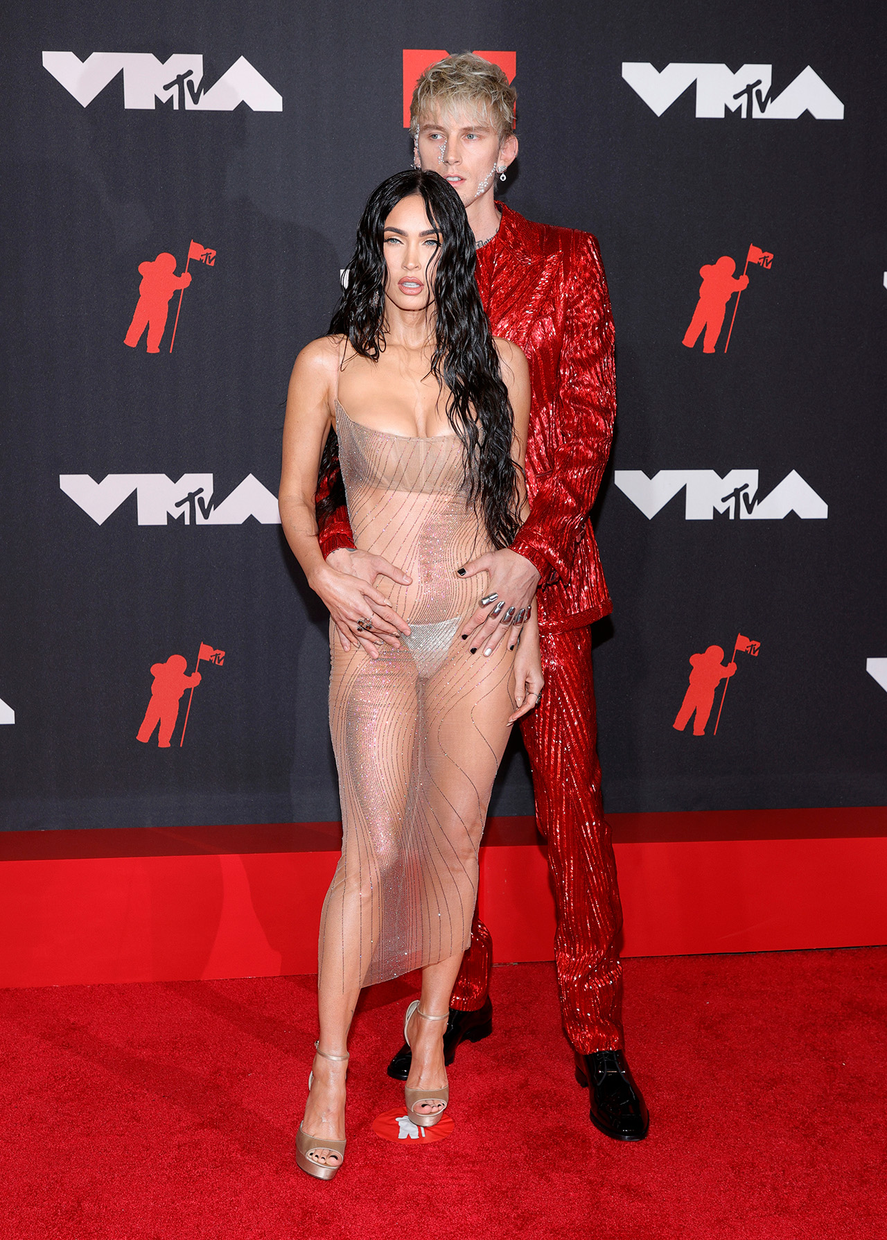 Меган Фокс и MGK на красной дорожке MTV VMA 2021