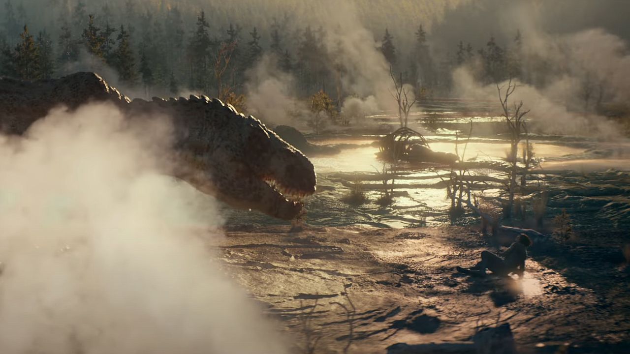 К Адаму Драйверу приближается тираннозавр в 65 году.