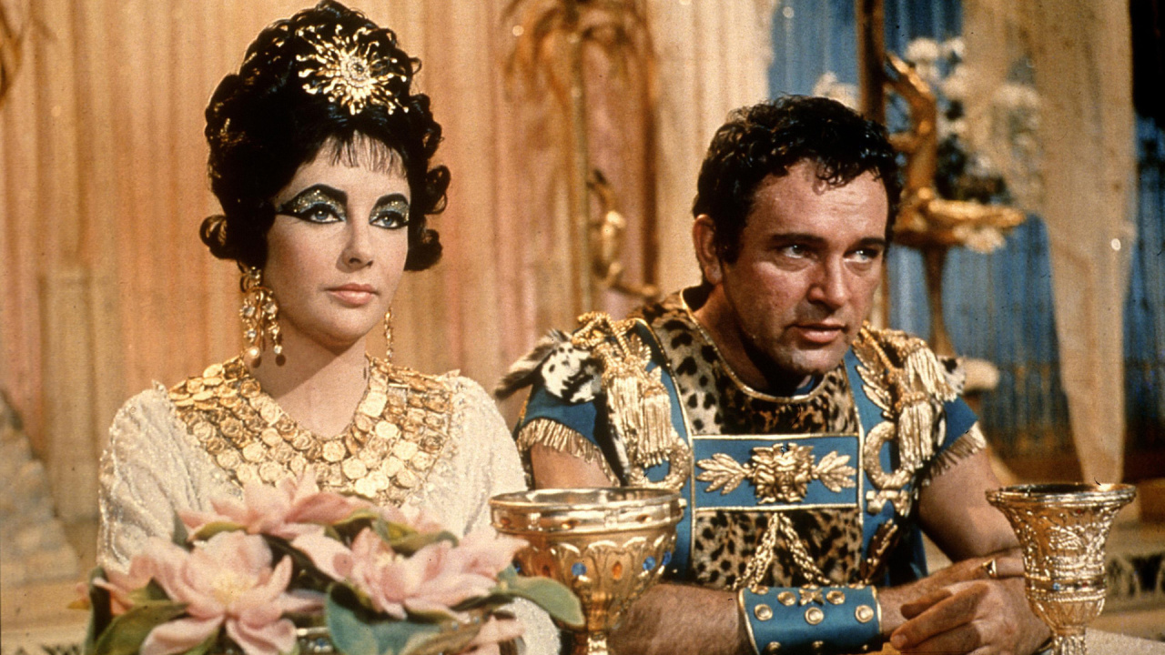 Elizabeth Taylor and Richard Burton in Cleopatra.