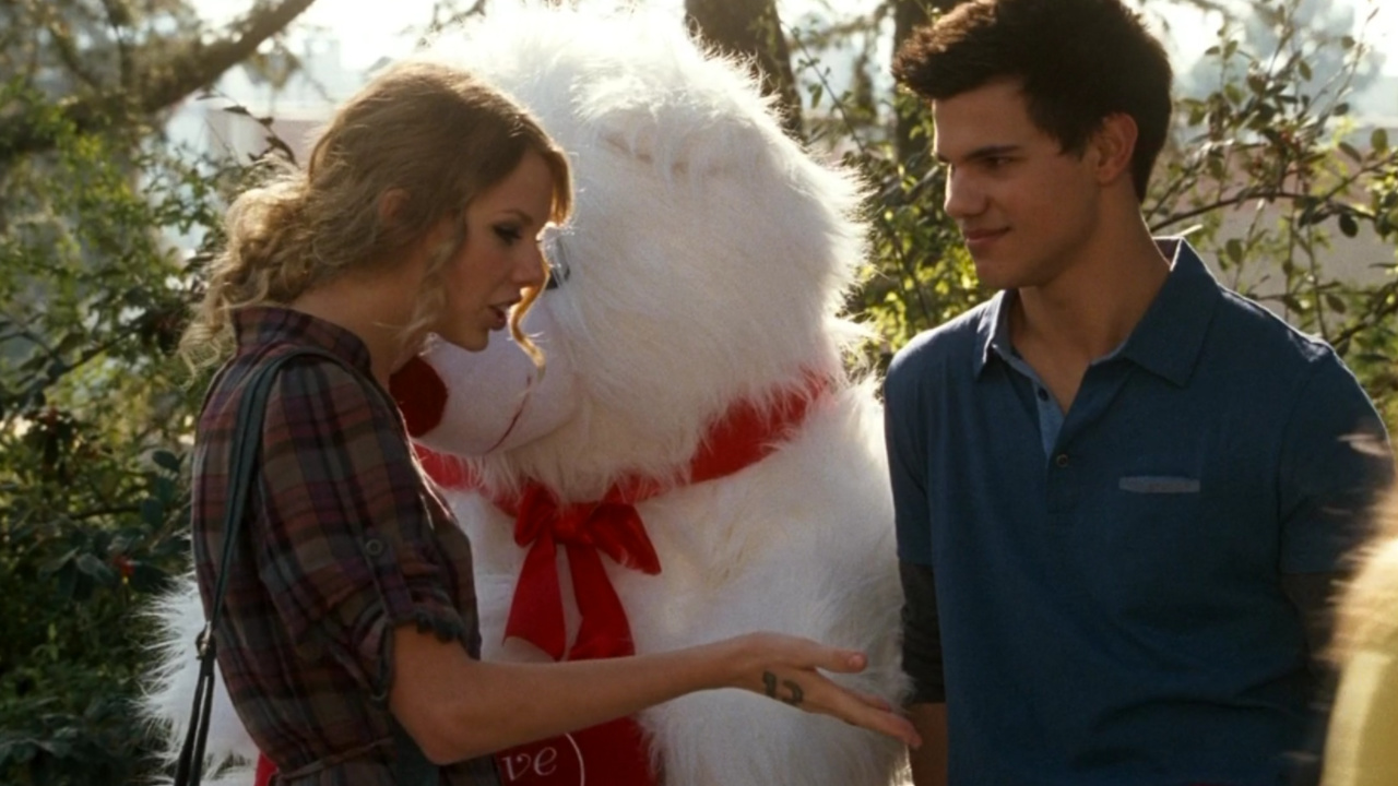 Taylor Swift and Taylor Lautner in Valentine's Day.
