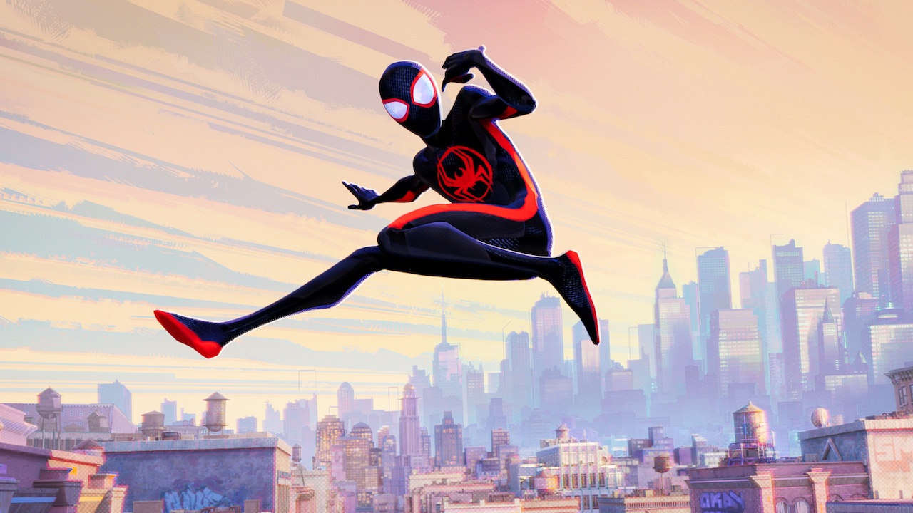 Miles Morales dans les airs dans Spider-Man : Across the Spider-Verse