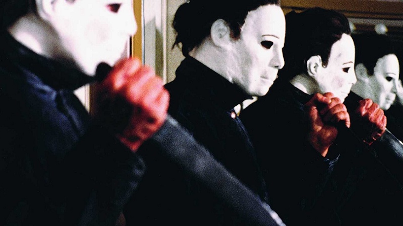 Michael Myers masque blanc dans le miroir dans Halloween 4 : Le Retour de Michael Myers