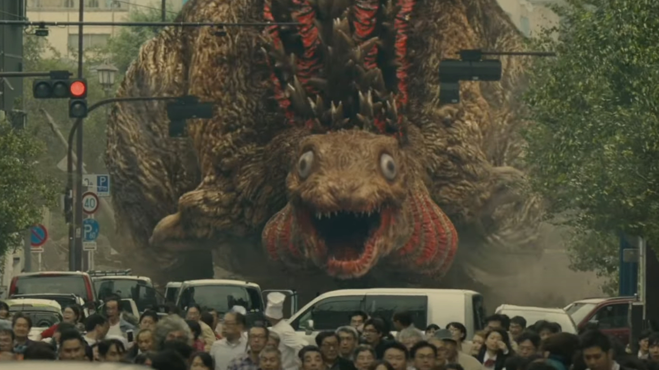 Un jeune Godzilla rampant à travers Tokyo dans Shin Godzilla