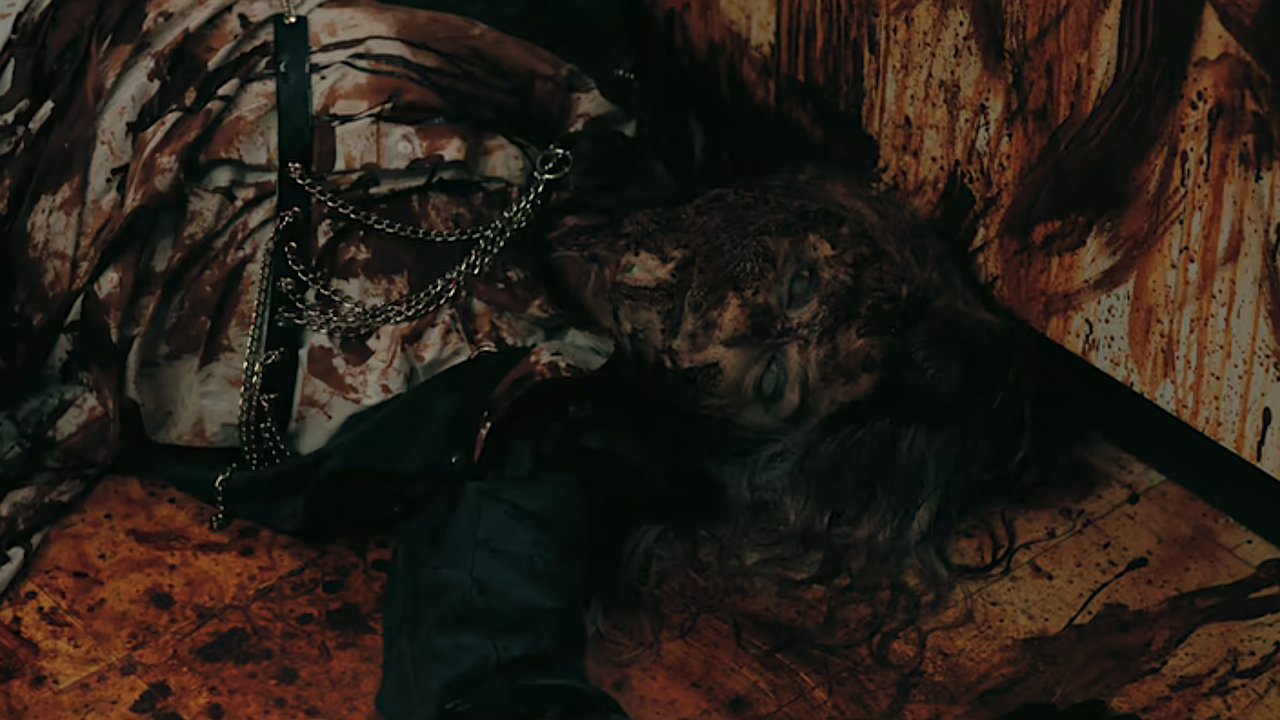 Camilles blutige Leiche in „Der Untergang des Hauses Usher“.