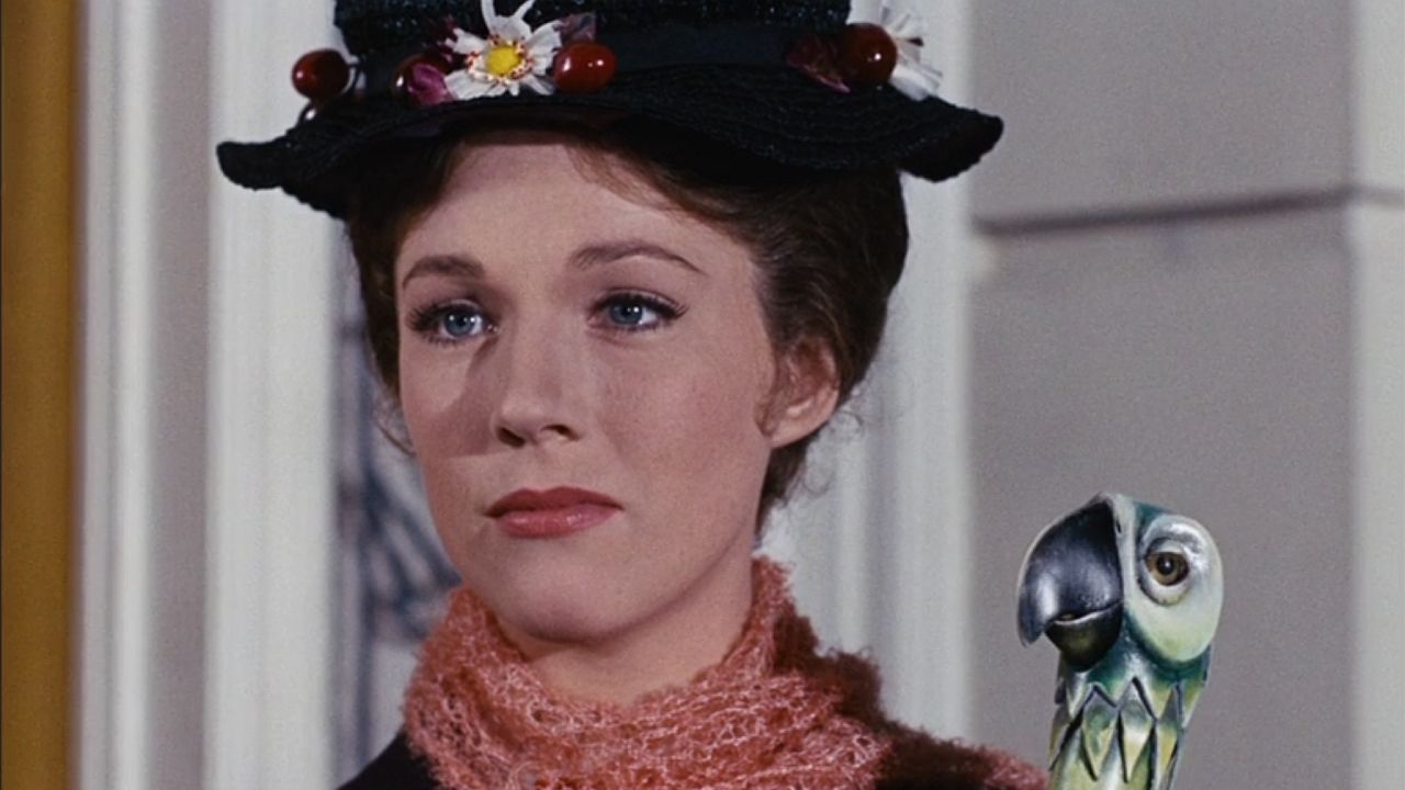 Julie ANDrews als Mary Poppins mit Vogelschirm