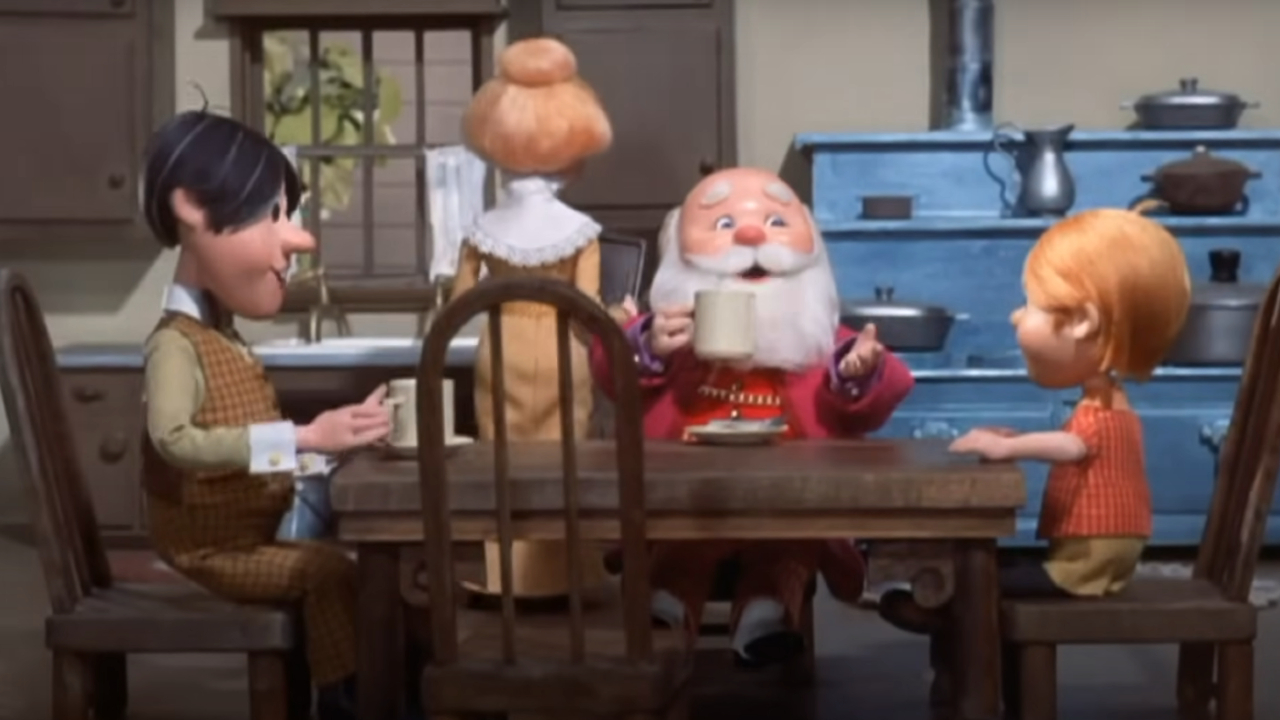 Der Weihnachtsmann an einem Tisch in „Das Jahr ohne Weihnachtsmann“.