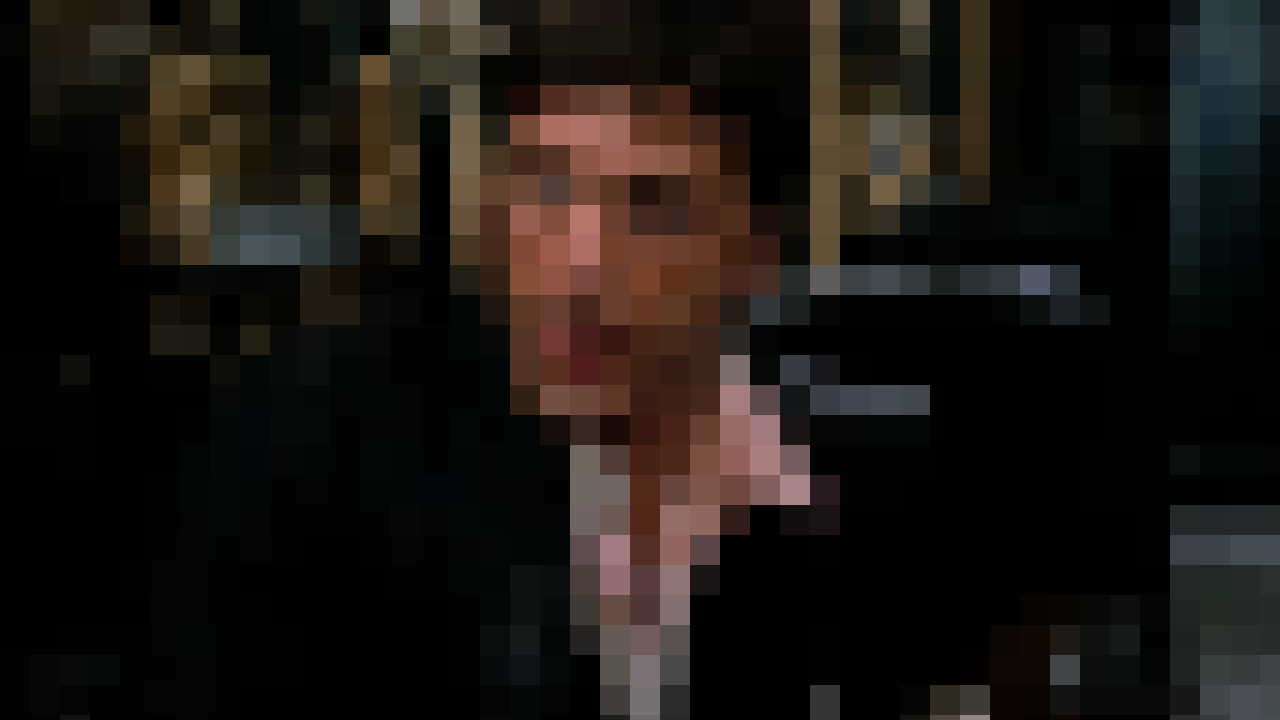 Аль Пачино сидит во время урода в фильме «Лицо со шрамом», пиксельный.