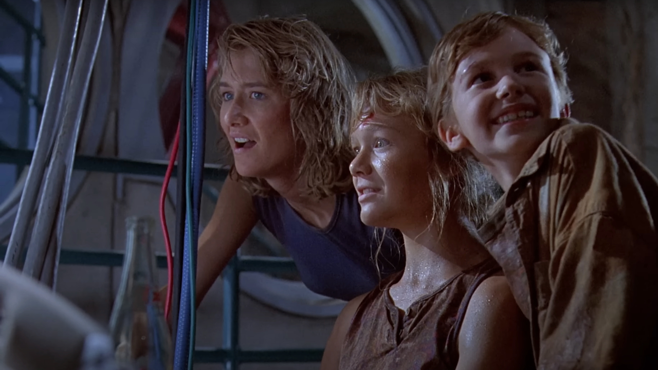 Laura Dern, Ariana Richards et Joseph Mazzello sont soulagés dans Jurassic Park.