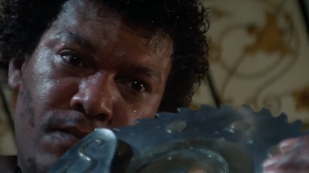 Мужчина, державший йо-йо, угрожающе увидел в Осьминоге.