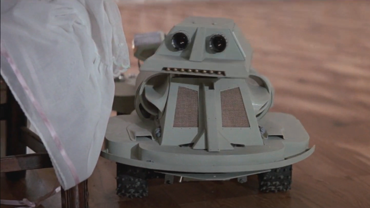 Робот Снупер патрулирует в фильме «Вид на убийство».