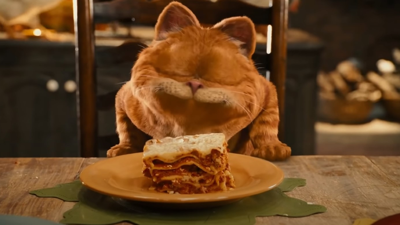 Garfield riecht Lasagne in Garfield: A Tail of Two Kitties