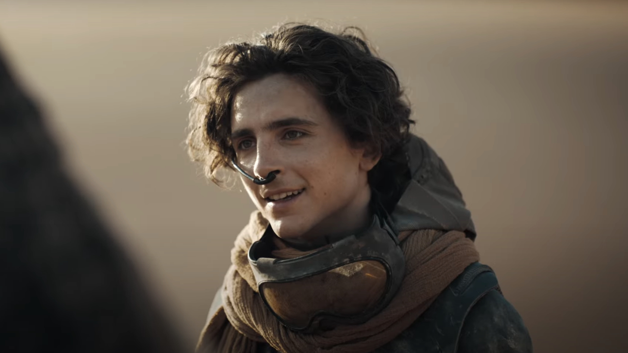 Timothee Chalamet sieht in Dune: Teil Zwei selbstbewusst in der Wüste aus.