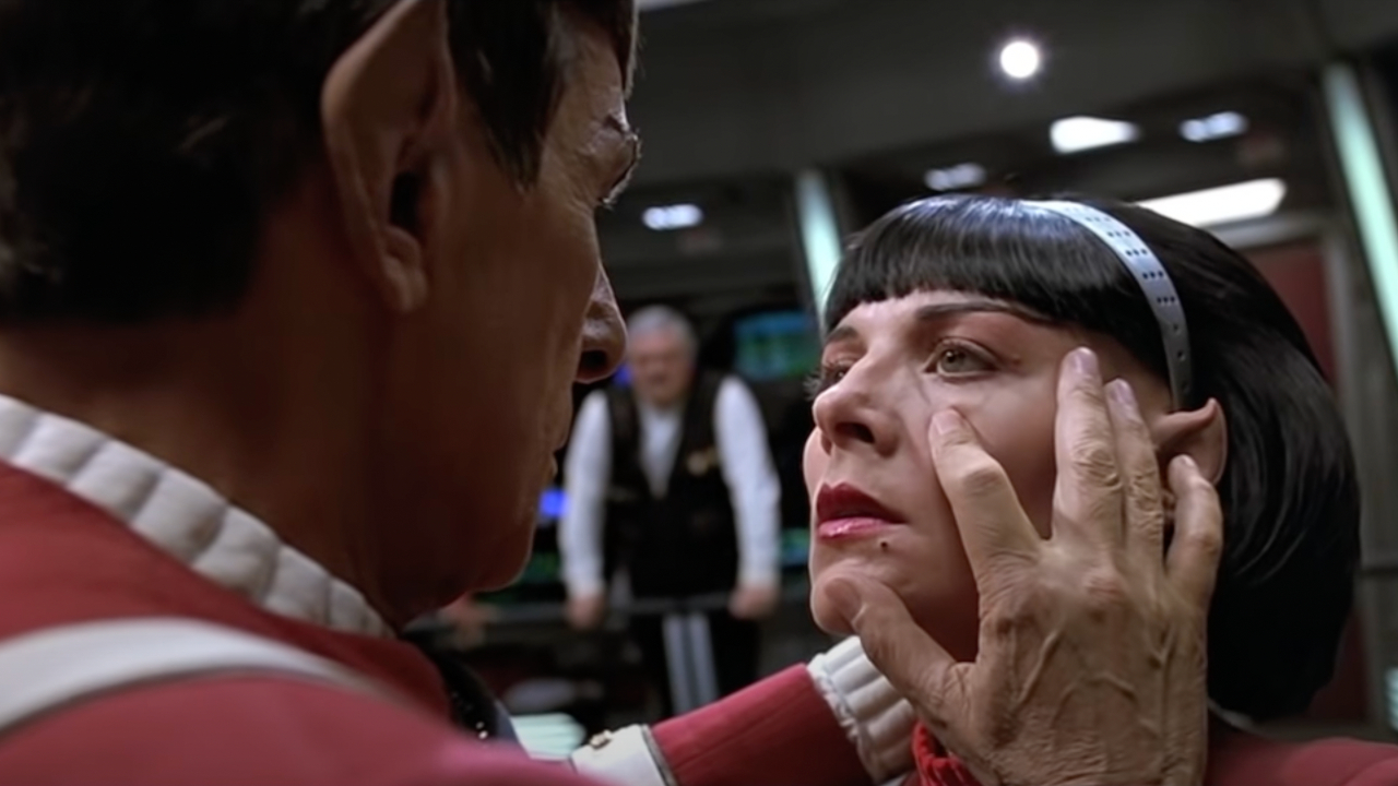L'esprit de Leonard Nimoy fusionne avec Kim Catrall sur le pont de l'Enterprise dans Star Trek VI : The Undiscovered Country.