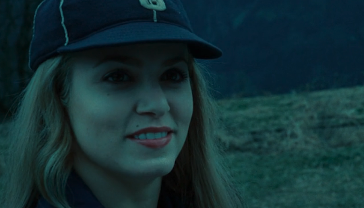 Никки Рид в роли бейсбольной сцены Розали в «Сумерках»