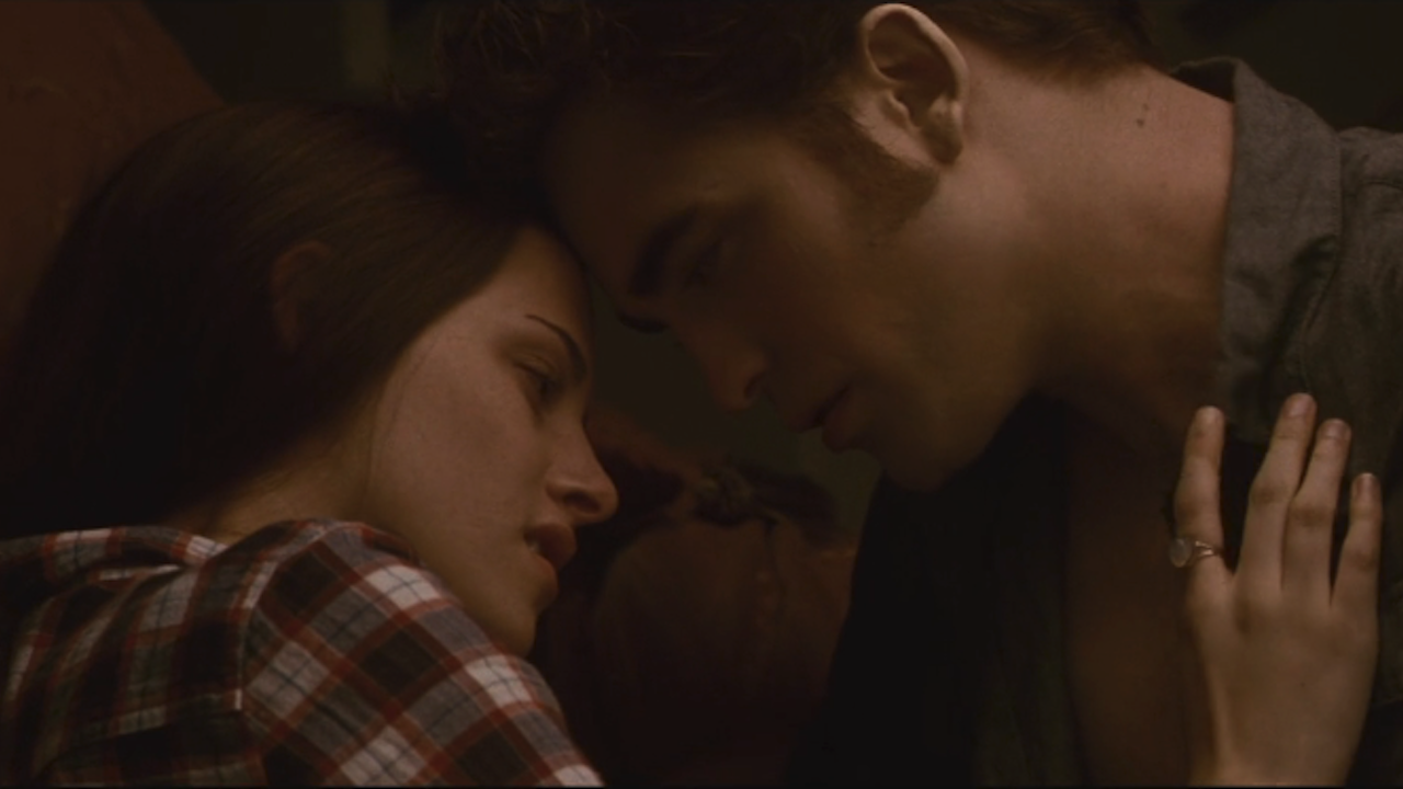 Эдвард и Белла в постели в «Сумерках: Затмение»