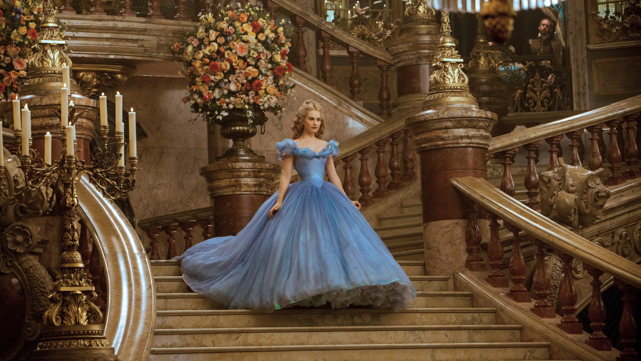 Lily James in Cinderella, dem Realfilm, für den Chris Weitz die Geschichte geschrieben hat.
