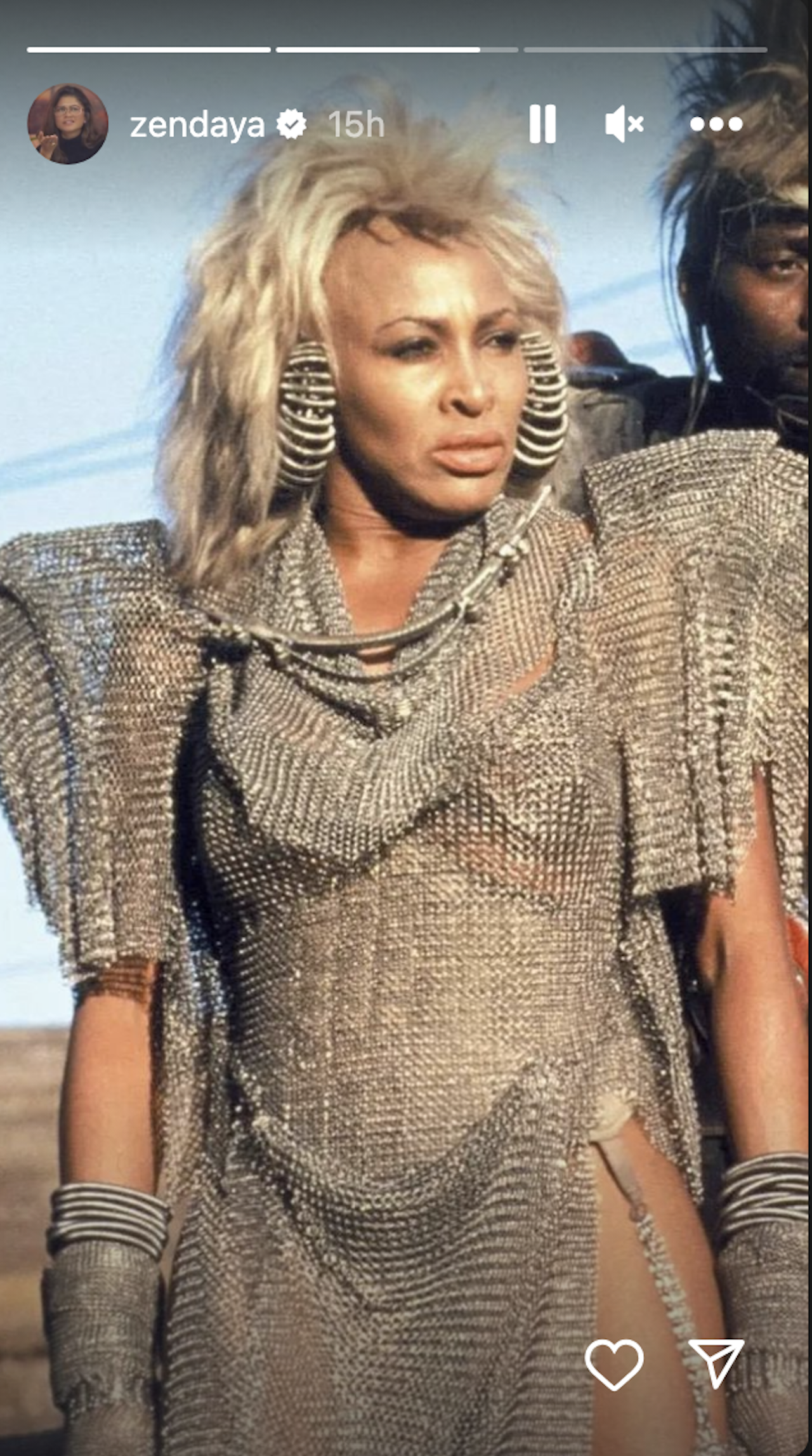 Zendaya partage Tina Turner dans Mad Max Thunderdome