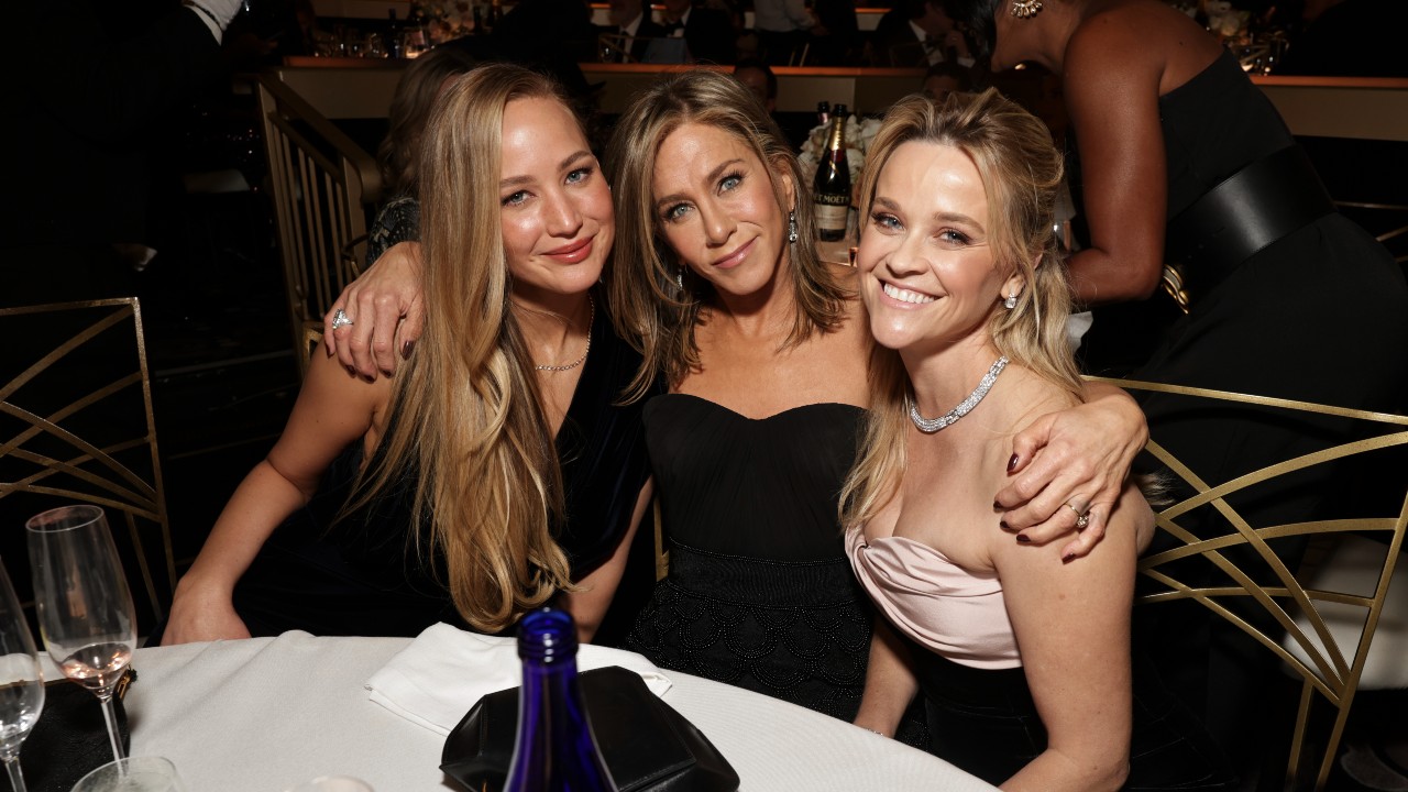 Jennifer Lawrence, Jennifer Aniston et Reese Witherspoon à la 81e cérémonie annuelle des Golden Globe Awards, diffusée en direct du Beverly Hilton à Beverly Hills, en Californie, le dimanche 7 janvier 2024, à 20 h HE/17 h HP, sur CBS et en streaming sur Paramount+ .