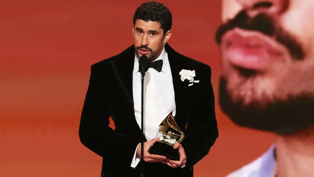 Bad Bunny получает награду «Альбом года»