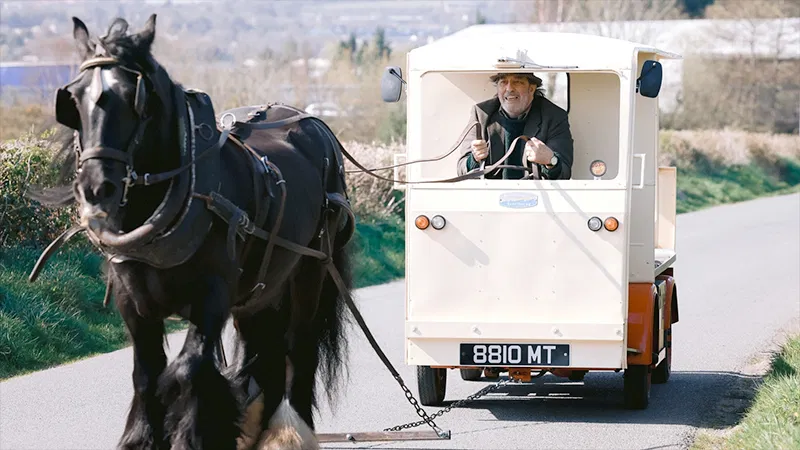 Трейлер «Три урны»