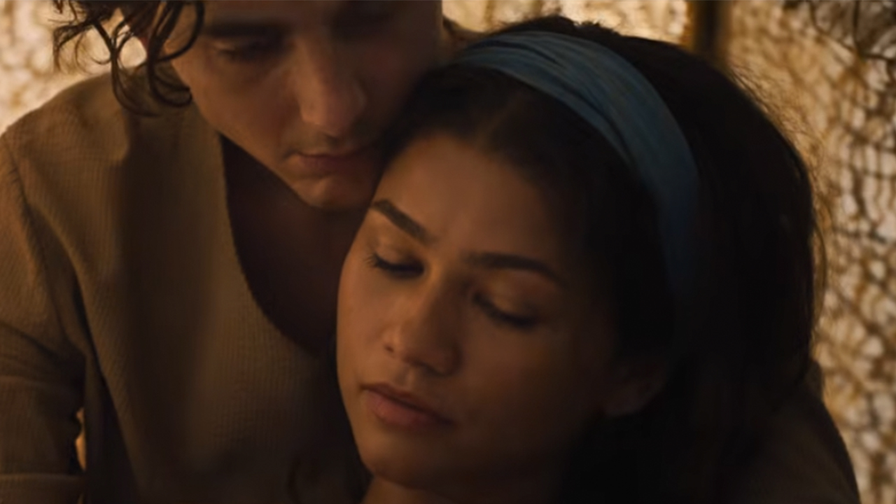 Timothee Chalamet et Zendaya dans les bras l'un de l'autre dans Dune Part 3