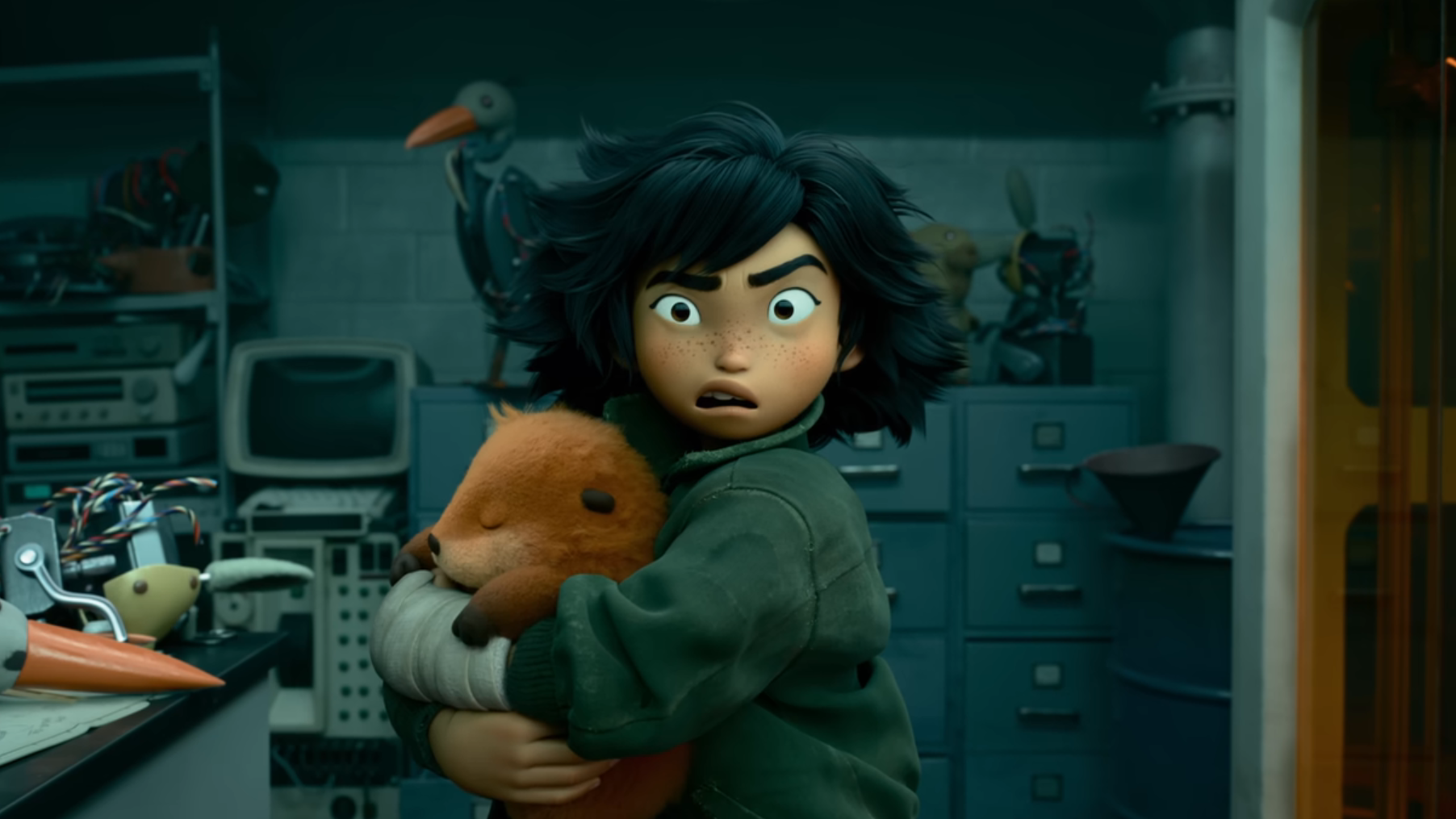 Mabel hält Roboter in Hoppers