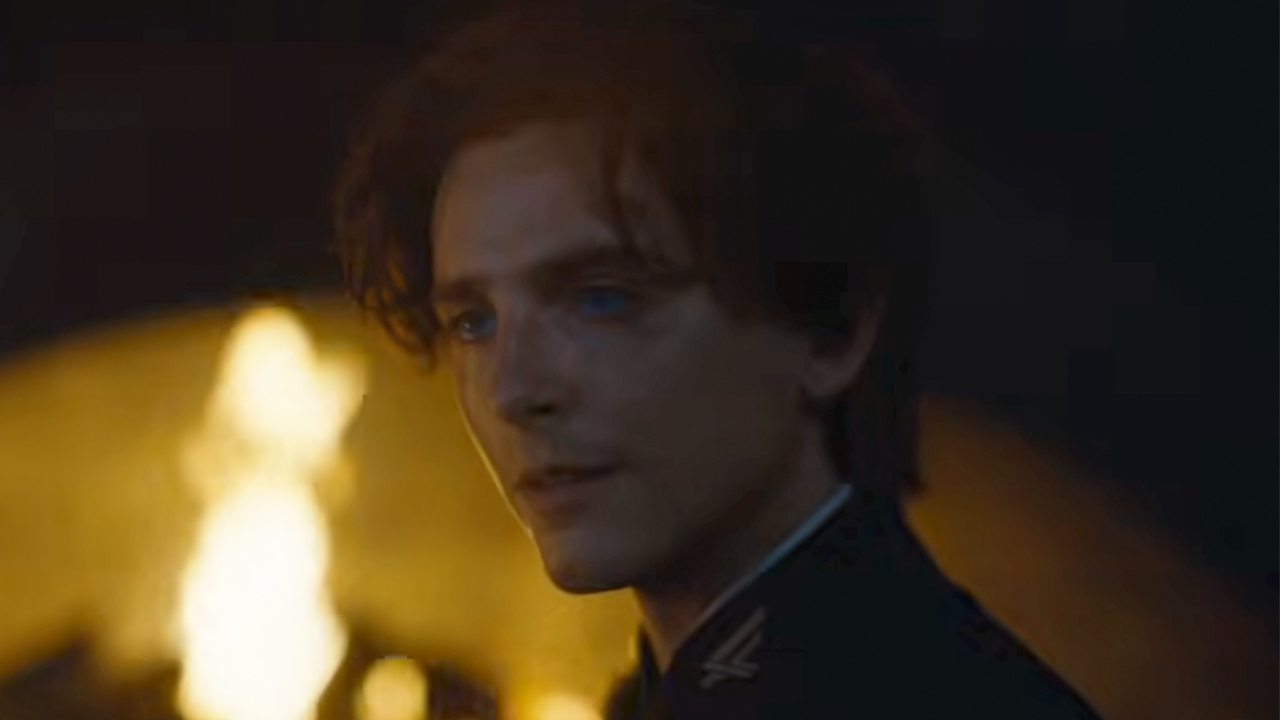 Timothée Chalamet devant un feu dans Dune Partie 3