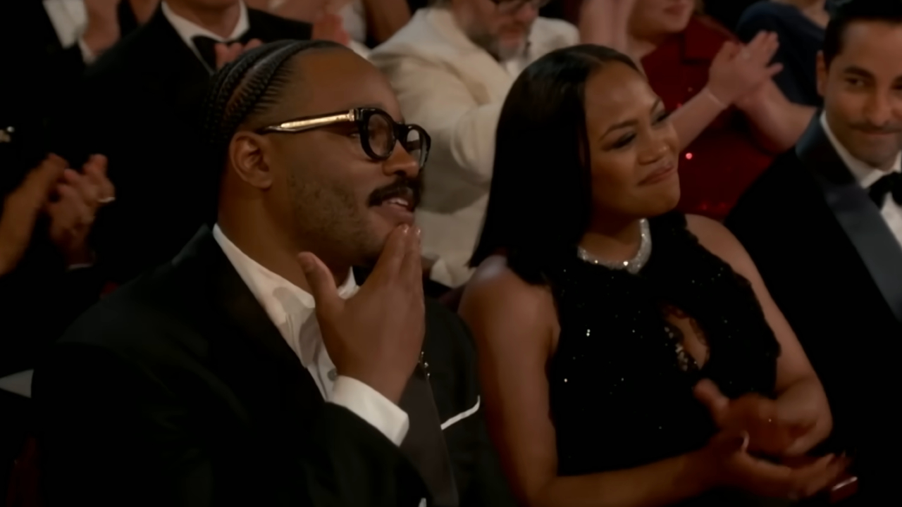 Райан Куглер подписывает контракт 