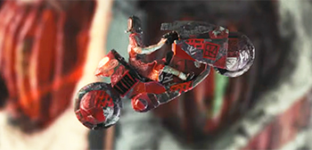 Короткие шорты из бумаги с легкими отверстиями