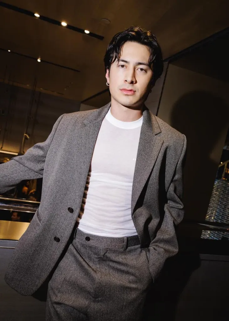 Hudson Williams. Source : Armani/BFA Sabrina Steck