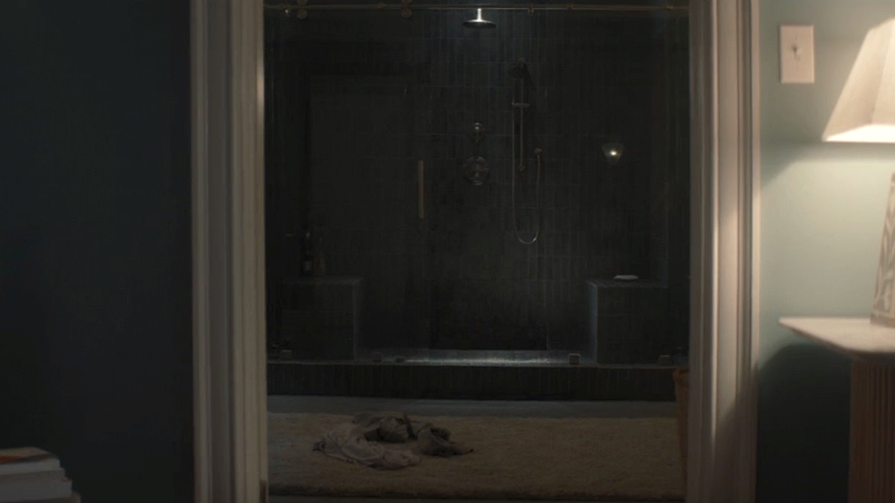 Torabis leere Dusche ohne Jane im Finale der zweiten Staffel von Paradise