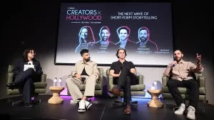 Кайла Кобб модерирует дискуссию «Следующая волна короткого повествования» с Дхаром Манном, генеральным директором Fox Entertainment Робом Уэйдом и Тони Василиадисом, исполнительным вице-президентом Fox Entertainment по операциям и стратегии на TheWrap's Creators x Hollywood в Lighthouse 8 апреля 2026 года. (Рэнди Шропшир для TheWrap)