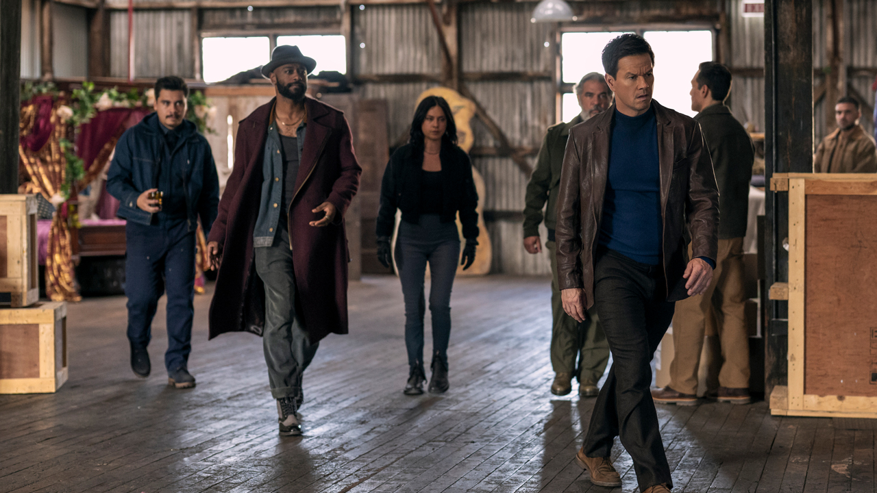 Mateo (Gabriel Alvarado), Grofield (LaKeith Stanfield), Zen (Rosa Salazar), Colonel Ortiz_(Hemky Madera) und Parker (Mark Wahlberg) in Play Dirty