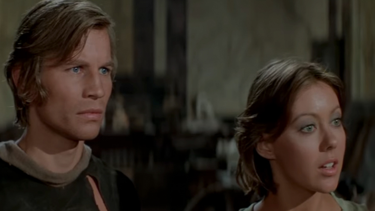 Jenny Agutter à droite, Michael York à droite dans Logan's Run.