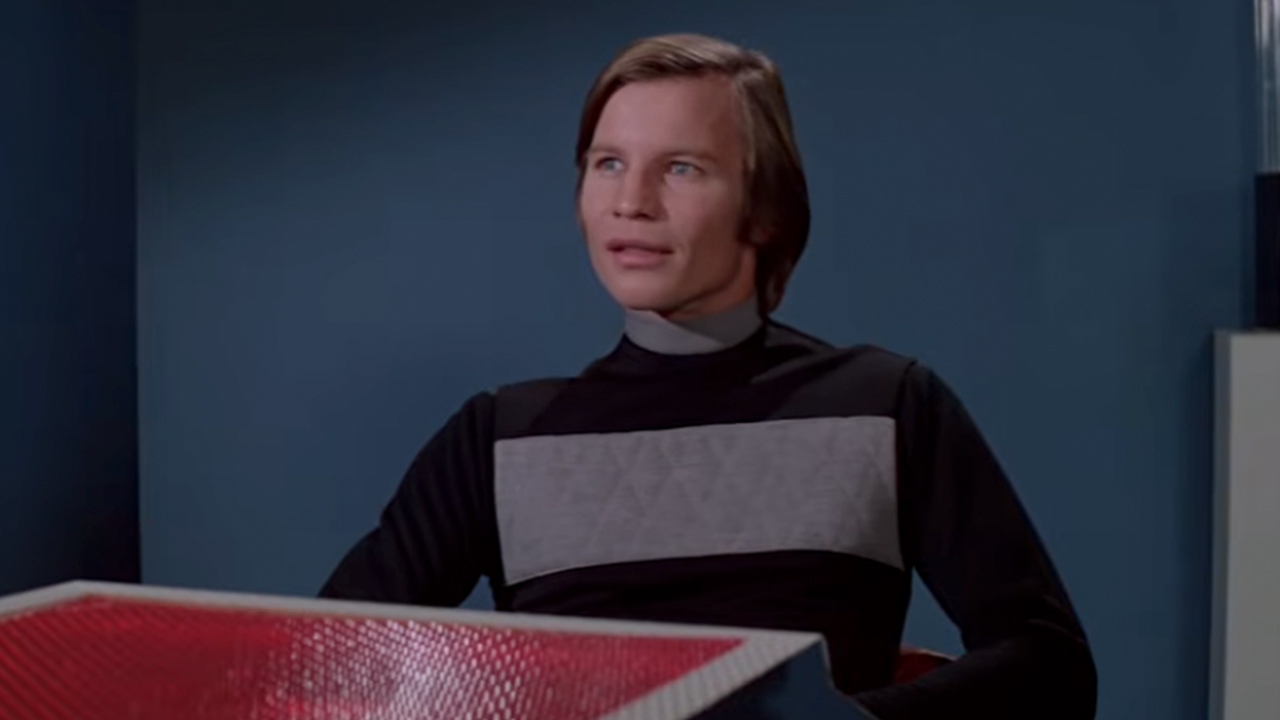 Michael York dans le rôle de Logan dans Logan's Run.