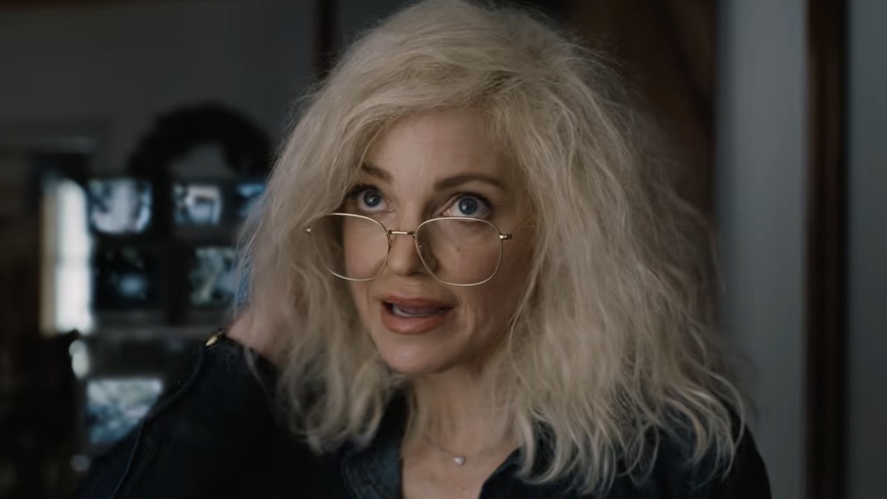 Older Cindy with messy hair and glasses in Scary Movie 6