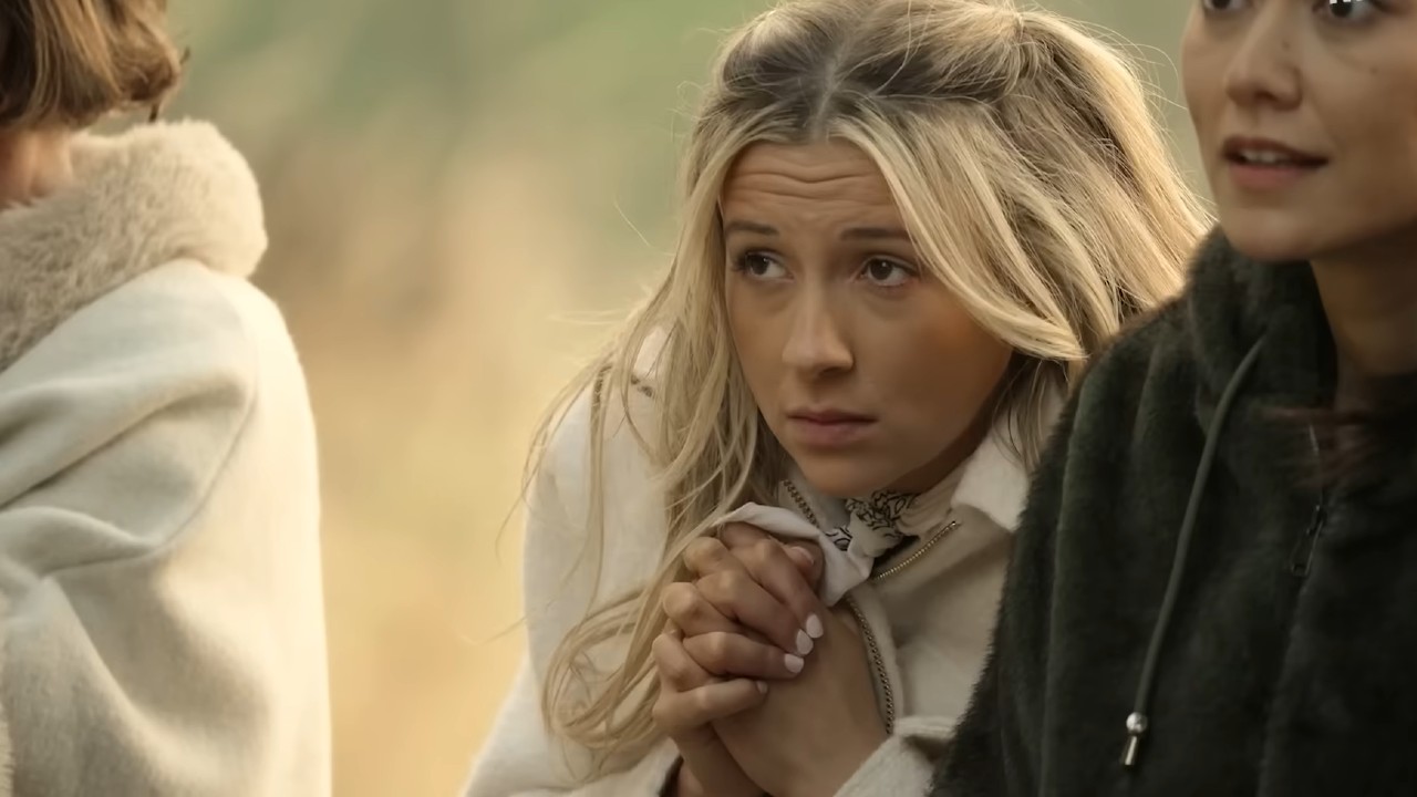 Kat sieht in „Million Dollar Secret“ verängstigt aus.