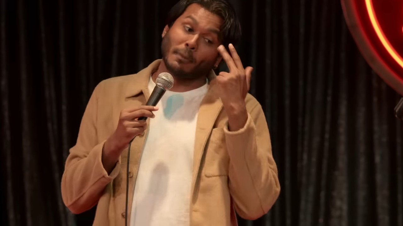 Usama Siddiquee fait du stand up comédie sur Funny AF avec Kevin Hart.