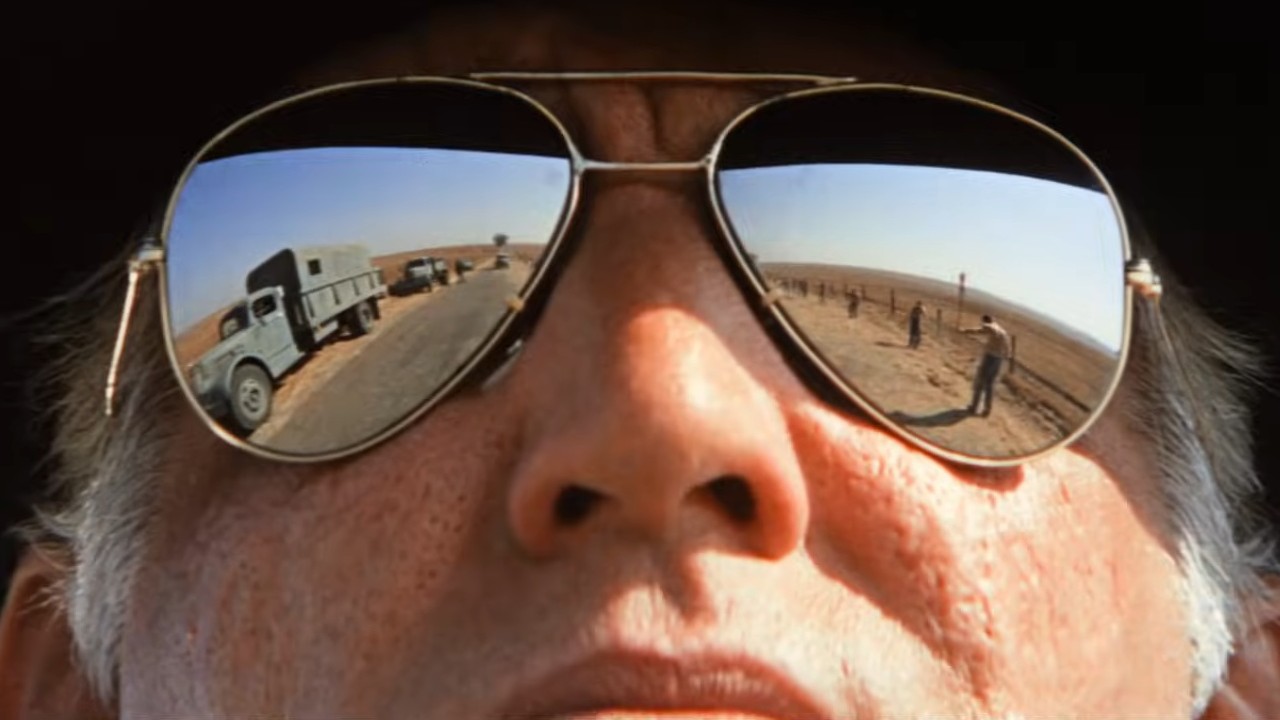 Солнцезащитные очки крупным планом в Cool Hand Luke.
