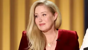 Christina Applegate s'exprime sur scène lors de la 75e cérémonie des Primetime Emmy Awards, le 15 janvier 2024. (Monica Schipper/WireImage)