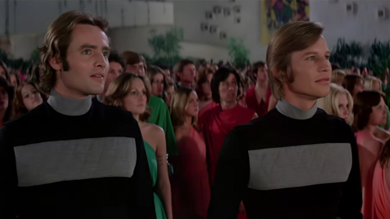 Richard Jordan à gauche et Michael York à droite dans Logan's Run.